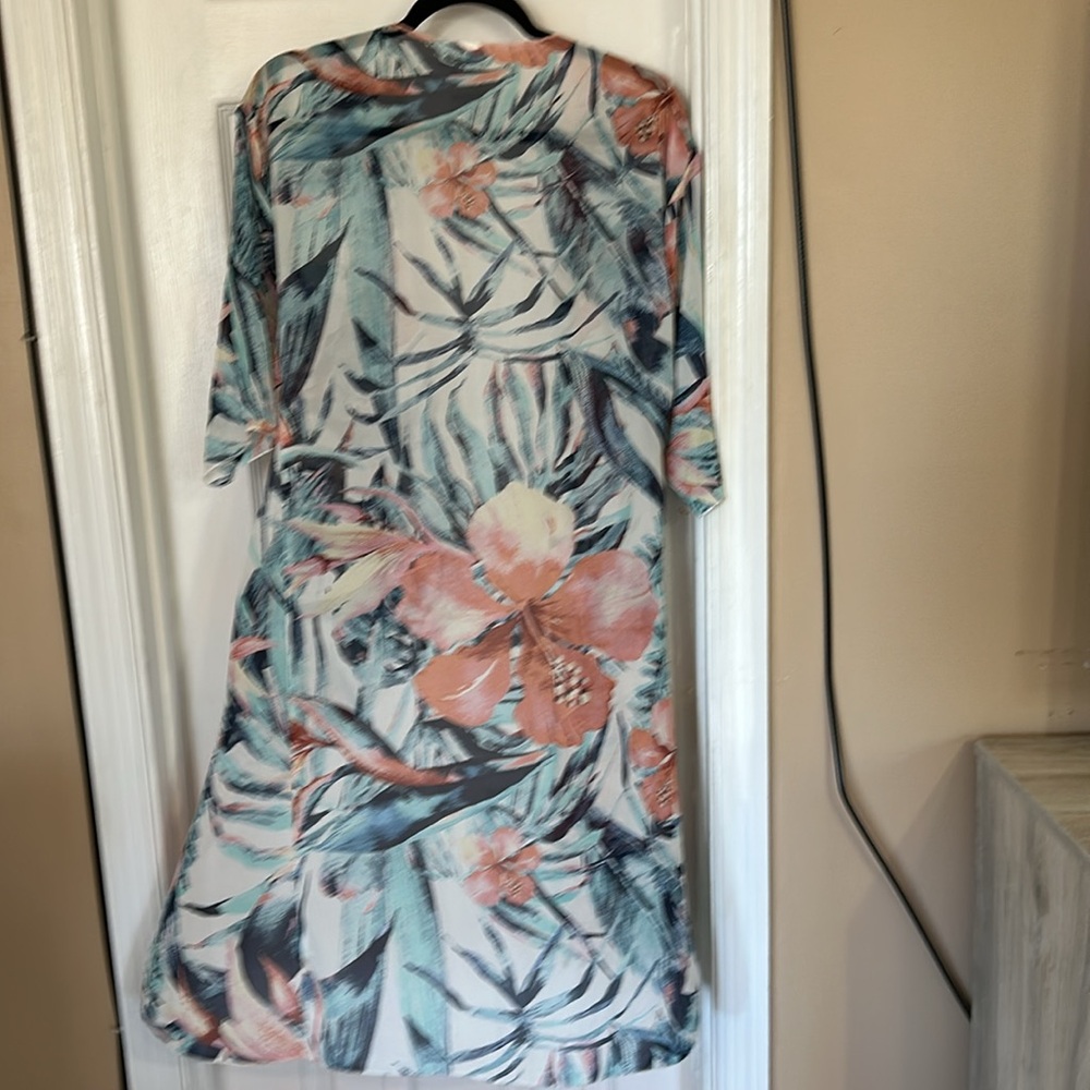 LuLaRoe Shirley Kimono Size Small Tropical Floral Cover - Picture 4 of 4